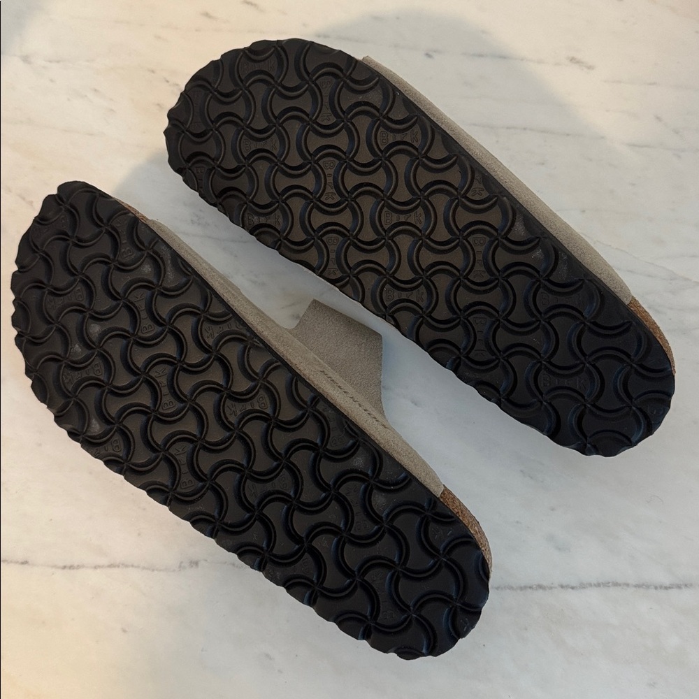 Never worn! Birkenstock Arizona Sandals - Picture 3 of 3